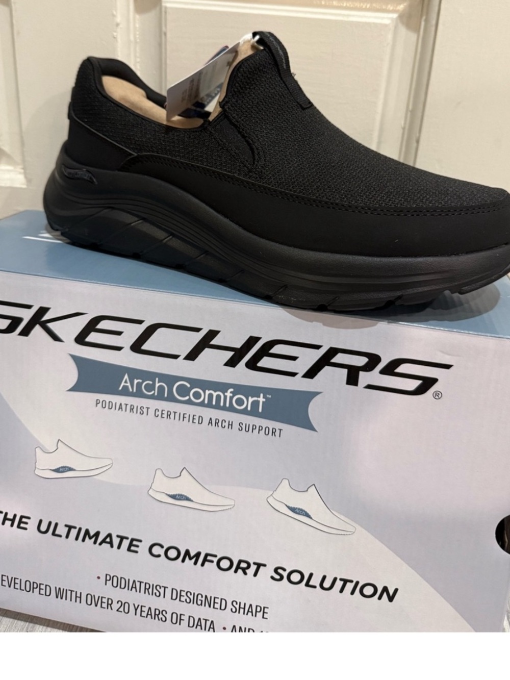 Skechers Relaxed Fit Black Slip-On Walking Shoe arch fit medium with